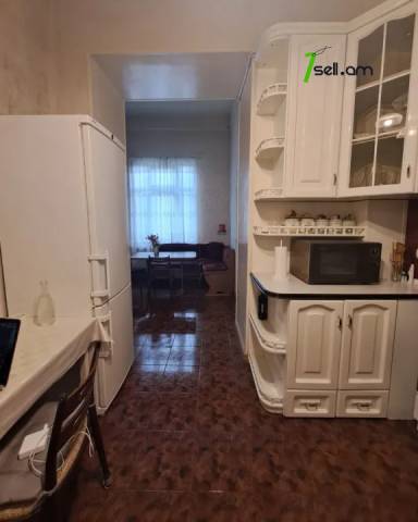 3 սենյականոց բնակարան Մարշալ Բաղրամյան պողոտայում, 90 ք.մ., բարձր առաստաղներ, 2/4 հարկ