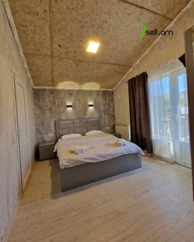 Երկու հարկանի քարե տուն 1-ին փողոցում Բյուրեղավանում, 700 քմ, 3+ սանհանգույց, կապիտալ վերանորոգված