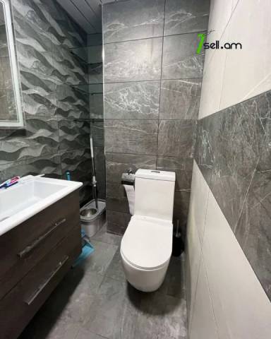 4 սենյականոց բնակարան Մեսրոպ Մաշտոցի պողոտայում, 130 քմ, 5/14 հարկ, 2 սանհանգույց, մի քանի պատշգամբ