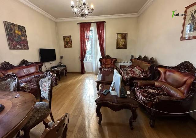 3 սենյականոց բնակարան Մոսկովյան փողոցում, 82 քմ, նախավերջին հարկ, բարձր առաստաղներ