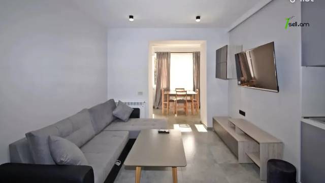 2 սենյականոց բնակարան Արամ Խաչատրյանի փողոցում, 42 ք.մ., 2/5 հարկ, եվրովերանորոգված, քարե շենք