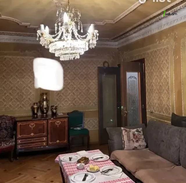 3 սենյականոց բնակարան Մխիթար Հերացու փողոցում, 91 ք.մ., 3/6 հարկ, մի քանի պատշգամբ, քարե շենք