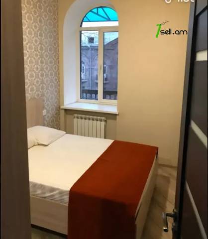 4 սենյականոց բնակարան Պարոնյան փողոցում, 105 քմ, 3/5 հարկ, 2 սանհանգույց, բարձր առաստաղներ