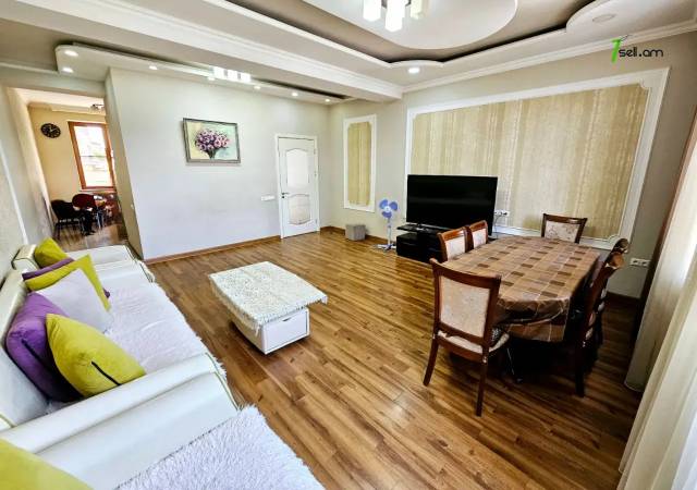 Երեք հարկանի քարե տուն Սասունցի Դավիթ փողոցում Էրեբունիում, 200 ք.մ., 3+ սանհանգույց