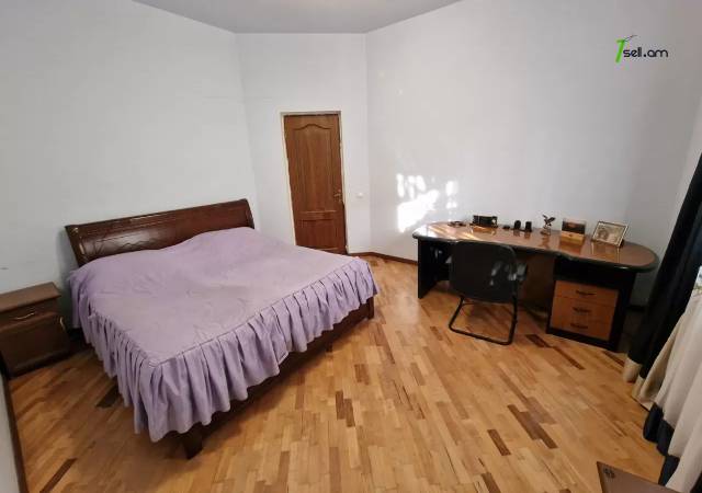 Երկու հարկանի քարե տուն Ղազարավանում, 300 ք.մ., 2 սանհանգույց, կապիտալ վերանորոգված