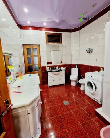 Երեք հարկանի քարե տուն, Համո Սահյան Արաբկիրում, 827 ք.մ., 3+ սանհանգույց, կապիտալ վերանորոգված