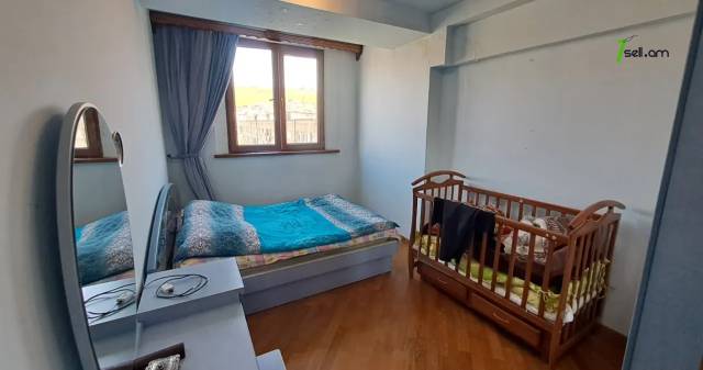 2 սենյականոց բնակարան Նար–Դոսի փողոցում, 50 ք.մ., 10/13 հարկ, կապիտալ վերանորոգված