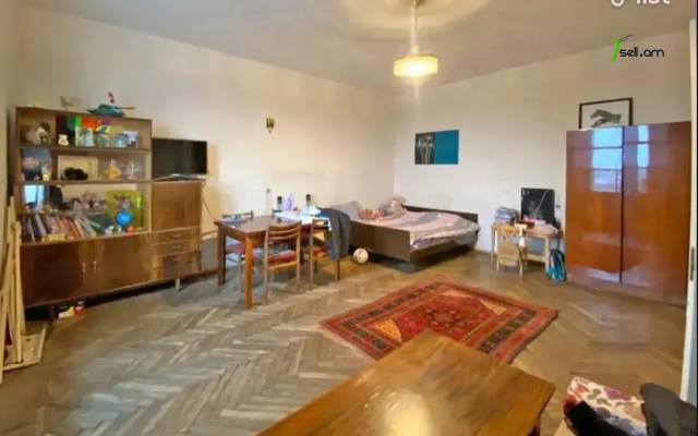 1 սենյականոց բնակարան Կոմիտասի պողոտայում, 48 քմ, 3/5 հարկ, բարձր առաստաղներ, քարե շենք