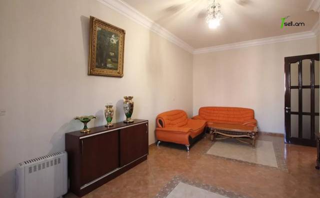 Երեք հարկանի քարե տուն Սևքարեցի Սաքոյի փողոցում Արաբկիրում, 600 ք.մ., 3+ սանհանգույց