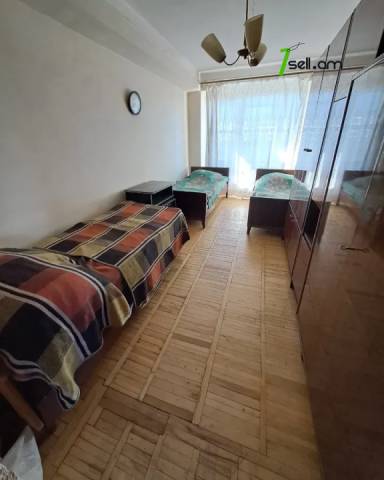 2 սենյականոց բնակարան Պարոնյանի փողոցում, 80 ք.մ., նախավերջին հարկ, կոսմետիկ վերանորոգում