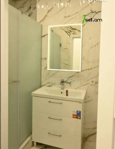 3 սենյականոց բնակարան նորակառույց շենքում Հանրապետության փողոցում, 60 քմ, նախավերջին հարկ