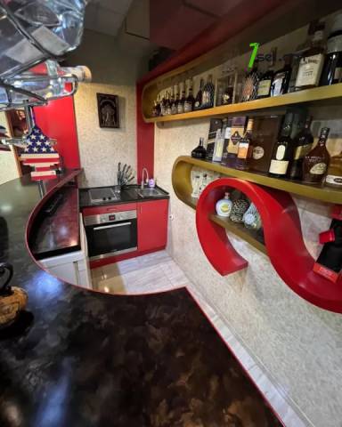 2 սենյականոց բնակարան Չարենցի փողոցում, 60 ք.մ., 1/3 հարկ, եվրովերանորոգված, քարե շենք