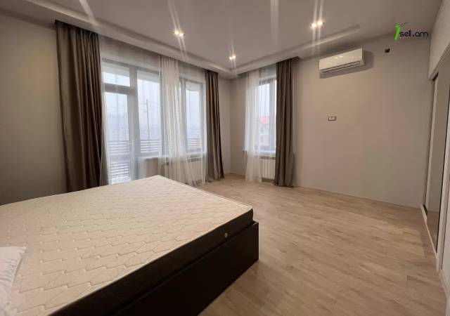 Երկու հարկանի քարե տուն Գոգոլի փողոցում Քանաքեռ Զեյթունում, 550 ք.մ., 3+ սանհանգույց