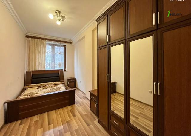 4 սենյականոց բնակարան նորակառույց շենքում Վիկտոր Համբարձումյանի փողոցում, 110 ք.մ., 4/12 հարկ