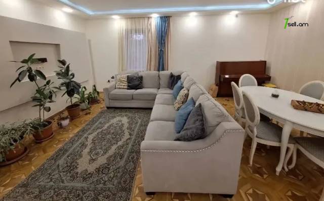Երկու հարկանի քարե տուն Դավթաշենի 4-րդ փողոցում Դավիթաշենում, 200 ք.մ., 2 սանհանգույց
