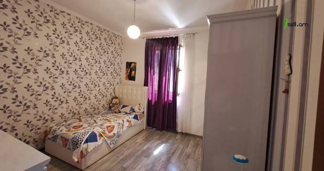 Երկու հարկանի քարե տուն Սասունցի Դավիթ փողոցում Էրեբունիում, 103 քմ, 2 սանհանգույց