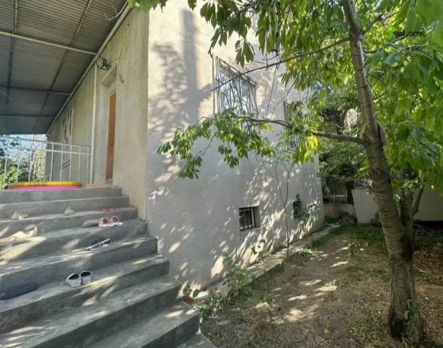 Երեք հարկանի քարե տուն Պոպովի փողոցում Շենգավիթում, 550 ք.մ., 3+ սանհանգույց, կապիտալ վերանորոգված