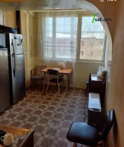 2 սենյականոց բնակարան Բաղյան փողոցում, 55 ք.մ., նախավերջին հարկ, քարե շենք