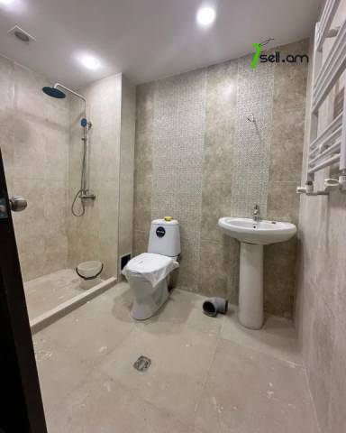 3 սենյականոց բնակարան նորակառույց շենքում Մելքումովի փողոցում, 61 ք.մ., 2/4 հարկ