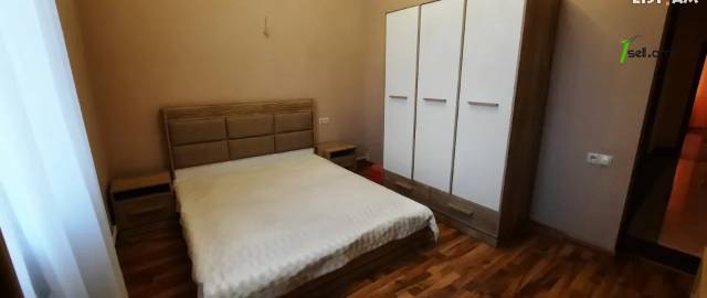 Երկու հարկանի քարե տուն Դավիթ Բեկի փողոցում Էրեբունիում, 530 ք.մ., 2 սանհանգույց