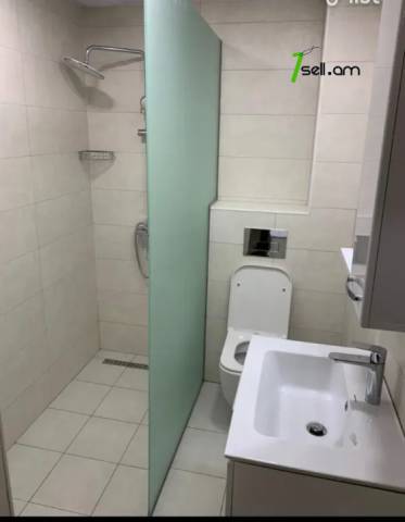 2 սենյականոց բնակարան Արցախի պողոտայում, 55 ք.մ., բարձր առաստաղներ, մի քանի պատշգամբ, 3/5 հարկ