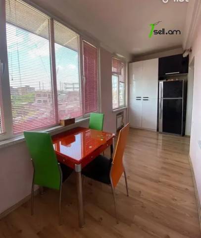 3 սենյականոց բնակարան Մելիք Մելիքյան փողոցում, 78 ք.մ., 5/9 հարկ, կապիտալ վերանորոգված