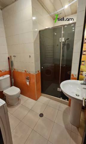 2 սենյականոց բնակարան Մեսրոպ Մաշտոցի պողոտայում, 58 քմ, 3/5 հարկ, եվրովերանորոգված, քարե շենք