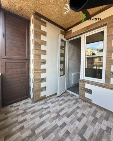 4 սենյականոց բնակարան Մոլդովական փողոցում, 100 ք.մ., 2/5 հարկ, կապիտալ վերանորոգված, քարե շենք