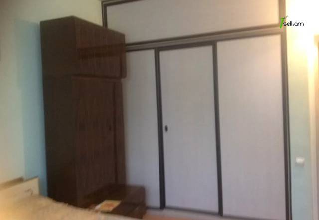 Երկու հարկանի քարե տուն Ազատամարտիկների փողոցում Էրեբունիում, 200 ք.մ., 2 սանհանգույց