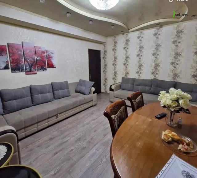 4 սենյականոց բնակարան Խաղաղ Դոնի փողոցում, 90 քմ, 7/9 հարկ, մի քանի պատշգամբ, կապիտալ վերանորոգված