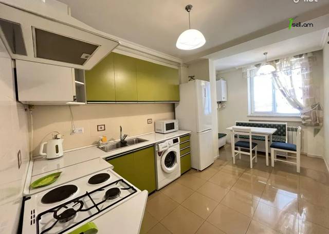 3 սենյականոց բնակարան Մեսրոպ Մաշտոցի պողոտայում, 100 քմ, 6/9 հարկ, 2 սանհանգույց, բարձր առաստաղներ