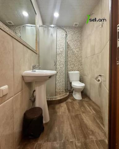 4 սենյականոց բնակարան Հանրապետության փողոցում, 82 քմ, նախավերջին հարկ, 3+ սանհանգույց