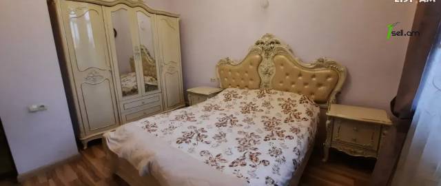 Երկու հարկանի քարե տուն Դավիթ Բեկի փողոցում Էրեբունիում, 530 ք.մ., 2 սանհանգույց