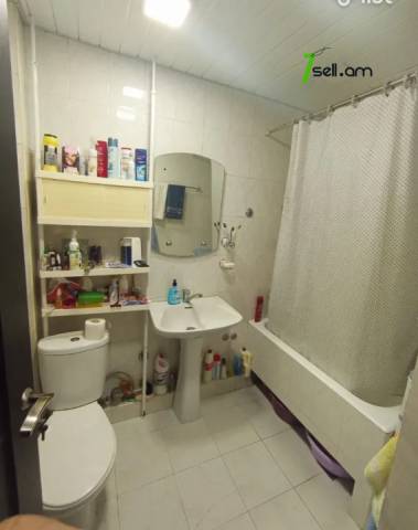 4 սենյականոց բնակարան Գայի պողոտայում, 75 ք.մ., եվրովերանորոգված, քարե շենք