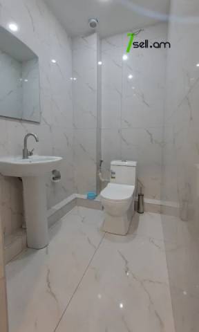 3 սենյականոց բնակարան նորակառույց շենքում Դերենիկ Դեմիրճյանի փողոցում, 135 ք.մ., նախավերջին հարկ