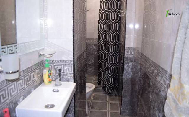 4 սենյականոց բնակարան Ռուսթավելի փողոցում, 100 ք.մ., 2/2 հարկ, 2 սանհանգույց, կապիտալ վերանորոգված