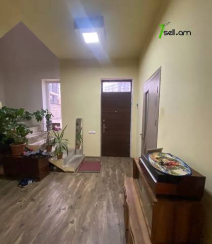 Երկու հարկանի տուն Վահան Տերյանի 1-ին փողոցում Ավանում, 222 ք.մ., 2 սանհանգույց