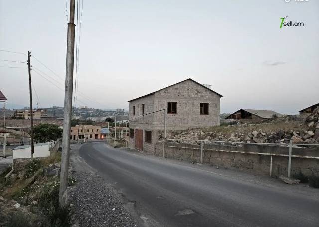 Հողատարածք բնակելի շինությունների համար Զովունիում, 500 ք.մ.