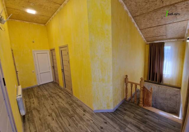 Երկու հարկանի քարե տուն 1-ին փողոցում Բյուրեղավանում, 700 քմ, 3+ սանհանգույց, կապիտալ վերանորոգված