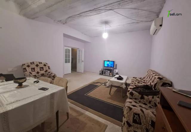 Երկու հարկանի քարե տուն Մոլդովական փողոցում Նոր Նորքում, 630 ք.մ., 2 սանհանգույց