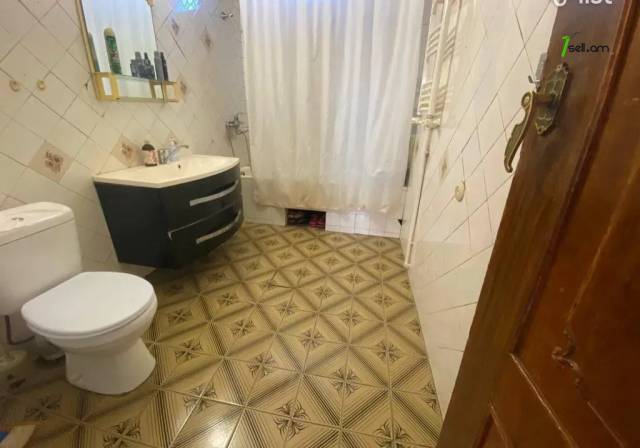 Երեք հարկանի քարե տուն Սերո Խանզադյան փողոցում Նորք Մարաշում, 370 ք.մ., 3+ սանհանգույց, մեծ հողամաս