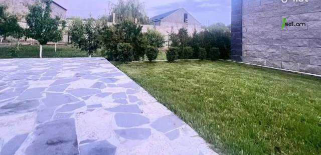 Երկու հարկանի տուն Դավիթ Բեկի փողոցում Էրեբունիում, 405 քմ, 2 սանհանգույց