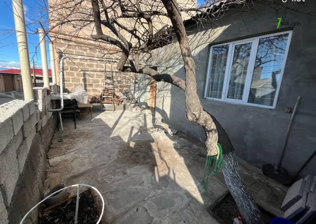 Մեկ հարկանի քարե տուն Բուժաշխատողների փողոցում Նորք Մարաշում, 96 քմ, կապիտալ վերանորոգված