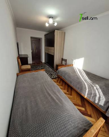 3 սենյականոց բնակարան, Tigran Mets Ave, 60 ք.մ., 3/5 հարկ, եվրովերանորոգված, քարե շենք