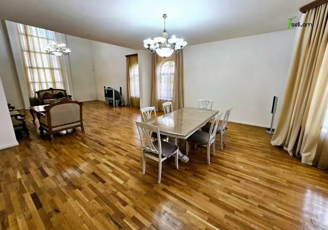 Երկու հարկանի քարե տուն, Վահագնի Թաղամաս Աջափնյակում, 1820 ք.մ., 3+ սանհանգույց