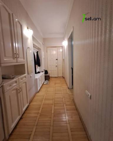 3 սենյականոց բնակարան Մարշալ Բաղրամյան պողոտայում, 90 ք.մ., բարձր առաստաղներ, 2/4 հարկ