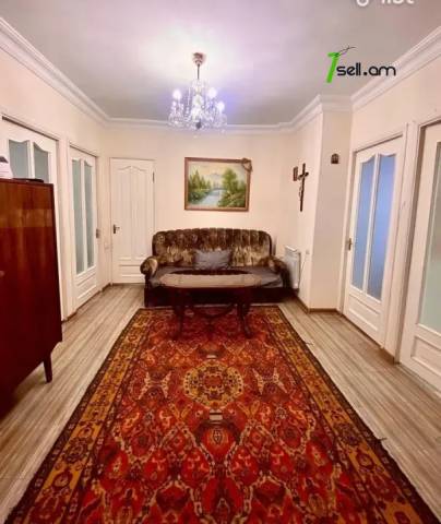 4 սենյականոց բնակարան Հայկ Գյուլիքևխյանի փողոցում, 90 ք.մ., կապիտալ վերանորոգված, քարե շենք