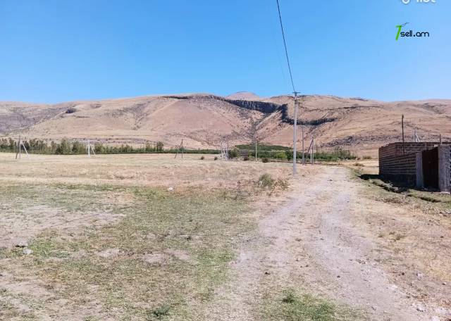 Գյուղատնտեսական հողատարածք 1-րդ փողոցում Աբովյանում, 10,000 ք.մ.