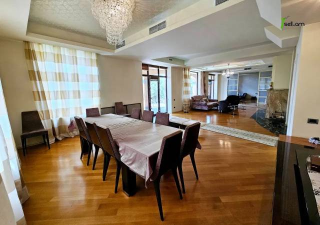 Երեք հարկանի տուն Արաբկիրում, 3200 ք.մ., 3+ սանհանգույց, մեծ հողամաս, կապիտալ վերանորոգված