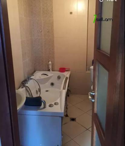 4 սենյականոց բնակարան նորակառույց շենքում Արաբկիրում, 92 ք.մ., 2 սանհանգույց, բարձր առաստաղներ